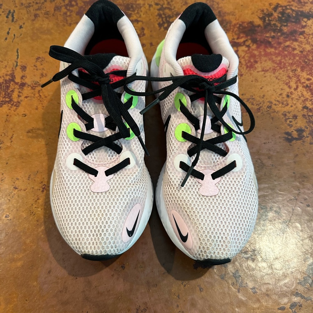 Nike Renew Run Women’s Sneaker CW5637-600 - Picture 6 of 12